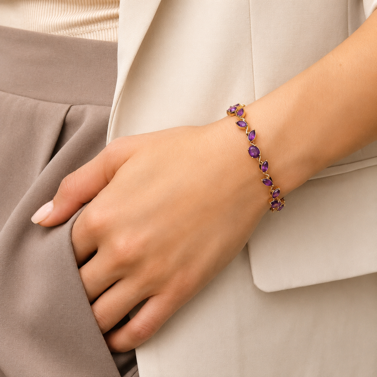 The Royal Vine Stone Bracelete